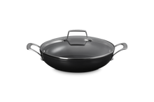 Carica l'immagine nel visualizzatore di Gallery, Tegame c/coperchio in ceramica Diam.28 Le Creuset