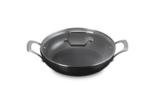 Carica l'immagine nel visualizzatore di Gallery, Tegame c/coperchio in ceramica Diam.28 Le Creuset