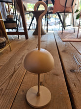 Carica l'immagine nel visualizzatore di Gallery, Lampada ricaricabile Sabbia