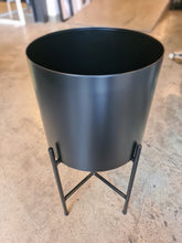 Carica l'immagine nel visualizzatore di Gallery, Fioriera