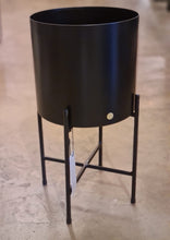 Carica l'immagine nel visualizzatore di Gallery, Fioriera