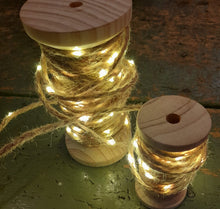 Carica l'immagine nel visualizzatore di Gallery, Ghirlanda luci di filo in juta su bobina in legno