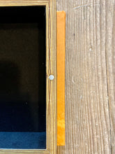 Carica l'immagine nel visualizzatore di Gallery, Libro cavo