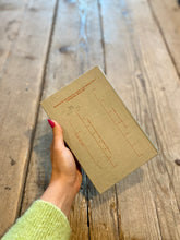Carica l'immagine nel visualizzatore di Gallery, Libro cavo
