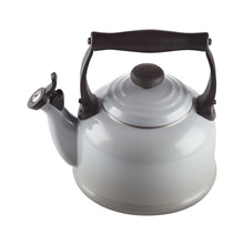 Carica l'immagine nel visualizzatore di Gallery, Bollitore Le Creuset