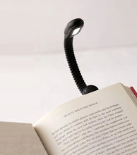Carica l'immagine nel visualizzatore di Gallery, Luce da lettura ricaricabile