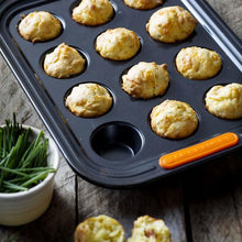 Carica l'immagine nel visualizzatore di Gallery, Stampo 12 muffin "Le Creuset"