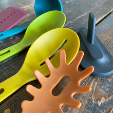 Carica l'immagine nel visualizzatore di Gallery, Set 5 utensili con supporto