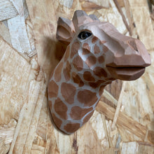 Carica l&#39;immagine nel visualizzatore di Gallery, Appendino intagliato Giraffa
