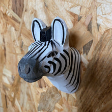 Carica l&#39;immagine nel visualizzatore di Gallery, Appendino intagliato Zebra
