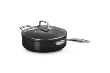 Carica l'immagine nel visualizzatore di Gallery, Sautè antiaderente in ceramica diam.26 Le Creuset

