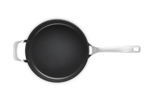 Carica l'immagine nel visualizzatore di Gallery, Sautè antiaderente in ceramica diam.26 Le Creuset
