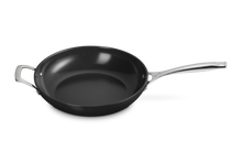 Carica l'immagine nel visualizzatore di Gallery, Padella alta in ceramica diam.30 Le Creuset
