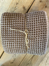 Carica l'immagine nel visualizzatore di Gallery, Copriletto matrimoniale in cotone Waffle
