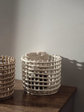 Carica l'immagine nel visualizzatore di Gallery, Basket in ceramica cilindrico grande
