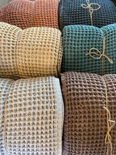 Carica l'immagine nel visualizzatore di Gallery, Copriletto matrimoniale in cotone Waffle
