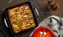 Carica l'immagine nel visualizzatore di Gallery, Arrostiera quadrata 26cm Le Creuset
