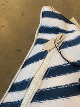 Carica l'immagine nel visualizzatore di Gallery, Cuscino a righe outdoor
