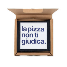 Carica l'immagine nel visualizzatore di Gallery, Grembiule "La pizza non ti giudica "
