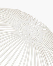 Carica l'immagine nel visualizzatore di Gallery, Centrotavola metallo bianco
