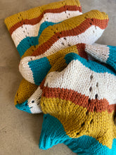 Carica l&#39;immagine nel visualizzatore di Gallery, Plaid tricot rigato ocra
