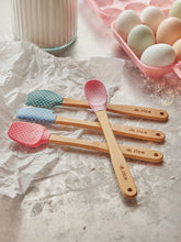 Carica l'immagine nel visualizzatore di Gallery, Set 4 mini utensili silicone e bamboo
