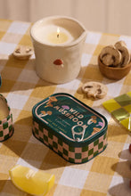 Carica l'immagine nel visualizzatore di Gallery, Candele profumate in latta
