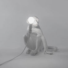 Carica l&#39;immagine nel visualizzatore di Gallery, Lampada Monkey seduta Seletti
