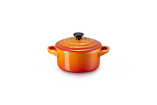 Carica l'immagine nel visualizzatore di Gallery, Mini Cocotte in gres Le Creuset
