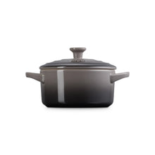 Carica l'immagine nel visualizzatore di Gallery, Mini Cocotte in gres Le Creuset
