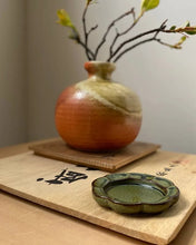 Carica l'immagine nel visualizzatore di Gallery, Piattino per incenso in ceramica giapponese
