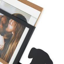 Carica l'immagine nel visualizzatore di Gallery, Portafoto a forma di bassotto
