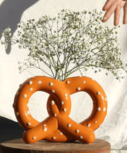 Carica l'immagine nel visualizzatore di Gallery, Vaso Bretzel in Ceramica
