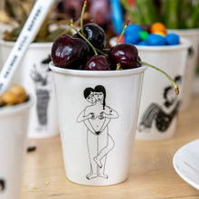 Carica l'immagine nel visualizzatore di Gallery, Mug "Faces Everywhere"
