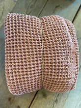 Carica l'immagine nel visualizzatore di Gallery, Copriletto matrimoniale in cotone Waffle
