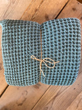 Carica l'immagine nel visualizzatore di Gallery, Copriletto matrimoniale in cotone Waffle
