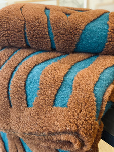 Plaid in lana cotta color petrolio decorato ruggine