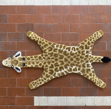 Carica l&#39;immagine nel visualizzatore di Gallery, Tappeto giraffa
