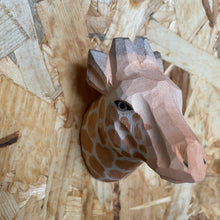 Carica l&#39;immagine nel visualizzatore di Gallery, Appendino intagliato Giraffa
