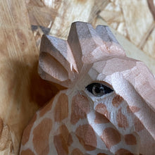 Carica l&#39;immagine nel visualizzatore di Gallery, Appendino intagliato Giraffa
