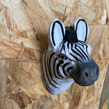 Carica l&#39;immagine nel visualizzatore di Gallery, Appendino intagliato Zebra
