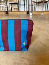 Carica l&#39;immagine nel visualizzatore di Gallery, Toilette bag a righe
