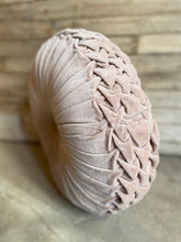 Carica l&#39;immagine nel visualizzatore di Gallery, Cuscino velluto rotondo beige
