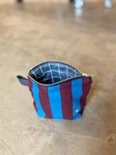 Carica l&#39;immagine nel visualizzatore di Gallery, Toilette bag a righe

