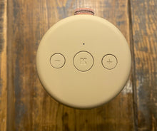 Carica l&#39;immagine nel visualizzatore di Gallery, Cassa Bluetooth con lampada Led beige
