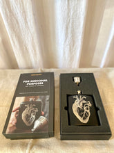 Carica l&#39;immagine nel visualizzatore di Gallery, Fiaschetta cuore anatomico
